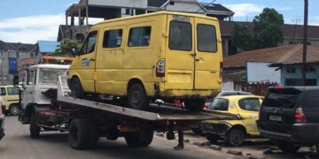 Lutte contre les embouteillages à Kinshasa : Le gouvernement annonce l&rsquo;évacuation des garages pirates et kiosques à Nganda/Jamaïque pour fluidifier la circulation