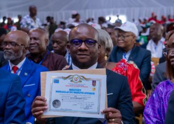 Fête du Travail : la chancellerie des ordres nationaux décore Me Fanon Beya Ngombe pour son leadership affirmé à la tête de l’ONEM