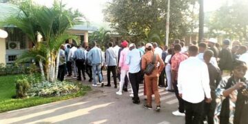 Chômage à Kinshasa : L&rsquo;UPC prise d’assaut par des milliers des jeunes en quête d’un poste à la Regideso