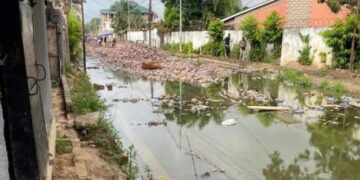 Kinshasa : Les travaux de l’avenue Maï-Ndombe à l’arrêt, la population de Kinsuka Pêcheur en détresse (Vidéo)