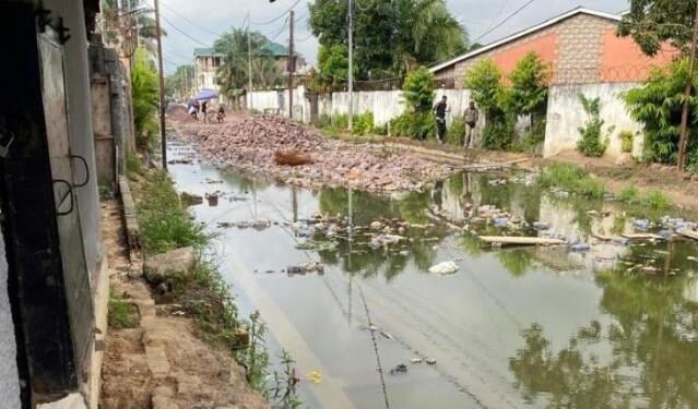 Kinshasa : Les travaux de l’avenue Maï-Ndombe à l’arrêt, la population de Kinsuka Pêcheur en détresse (Vidéo)