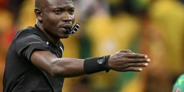 Ligue des Champions CAF : FAR Rabat et Mamelodi Sundowns contestent la désignation de l&rsquo;arbitre Jean-Jacques Ndala pour la finale aller