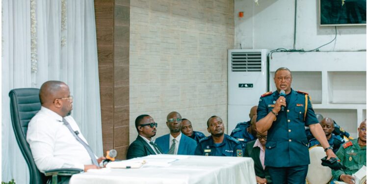 Lutte contre l’insécurité à Kinshasa : Jacquemain Shabani charge sévèrement Daniel Bumba pour manque de coordination des réunions du conseil de sécurité