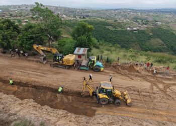 Kinshasa : Le gouvernement lance des travaux de réhabilitation et de construction de la route Mokali à Kimbanseke après 3 ans de délabrement