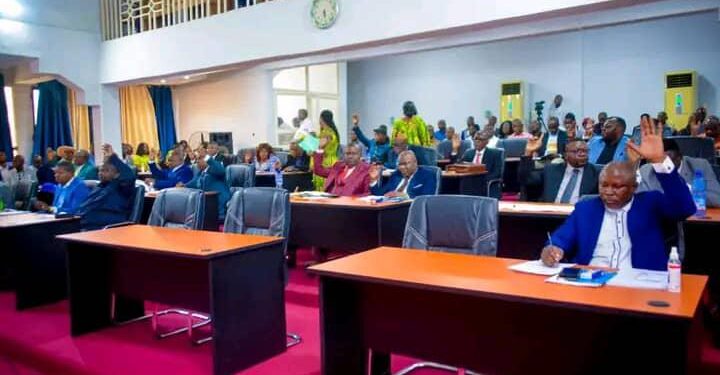 Crise institutionnelle au Kongo-Central : toute l’Assemblée provinciale convoquée d’urgence à Kinshasa