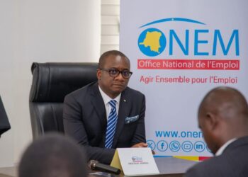 Renforcement du capital humain de l’ONEM : Me Fanon Beya Ngombe lance la formation des agents et cadres de recouvrement
