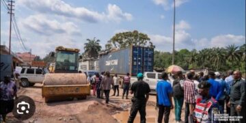 Embouteillages récurrents sur la RN1 : Le gouvernement congolais déploie des mesures d’urgence pour désengorger l’axe Kinshasa–Matadi