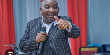 RDC : Le pasteur Jules Mulindwa qualifie d’idiot et sorcier tous les opposants à Félix Tshisekedi
