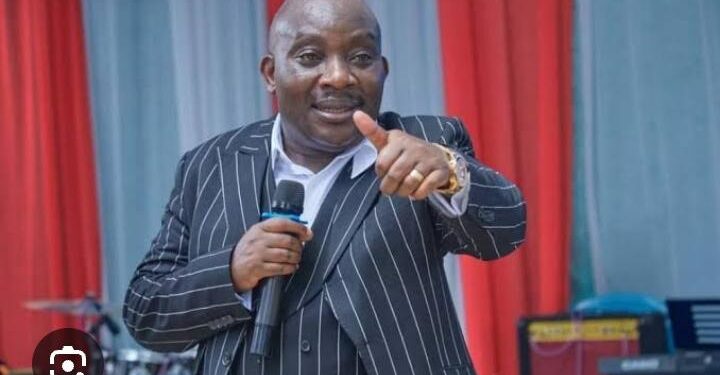 RDC : Le pasteur Jules Mulindwa qualifie d’idiot et sorcier tous les opposants à Félix Tshisekedi
