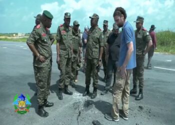 Frappes du M23 sur l’aéroport de Kisangani : le chef d’état-major général des FARDC constate les dégâts