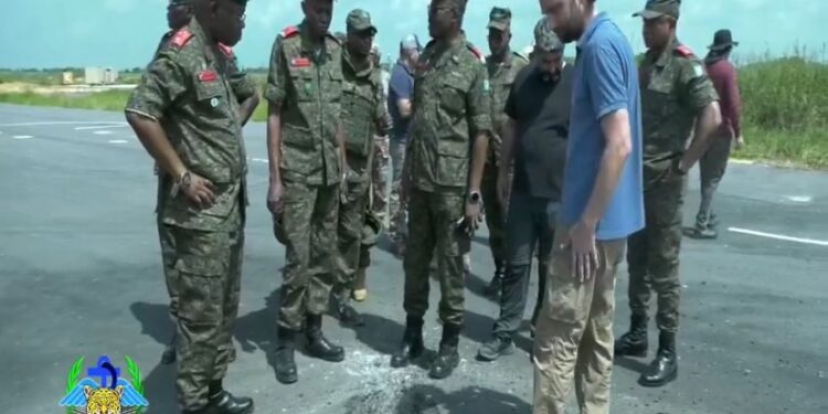 Frappes du M23 sur l’aéroport de Kisangani : le chef d’état-major général des FARDC constate les dégâts