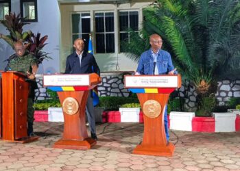 Flambée d’Ebola en Ituri : Patrick Muyaya et Roger Kamba évoquent les progrès de la riposte Gouvernementale