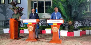 Flambée d’Ebola en Ituri : Patrick Muyaya et Roger Kamba évoquent les progrès de la riposte Gouvernementale
