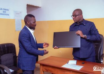 Digitalisation de l’ONEM-Tanganyika: le DG Fanon Beya dote la direction provinciale d’un kit informatique
