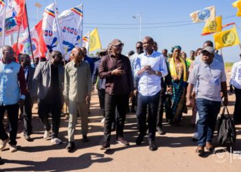 Tanganyika : Le ministre des infrastructures John Banza lance les travaux de modernisation de 22,21 km de voirie à Kalemie