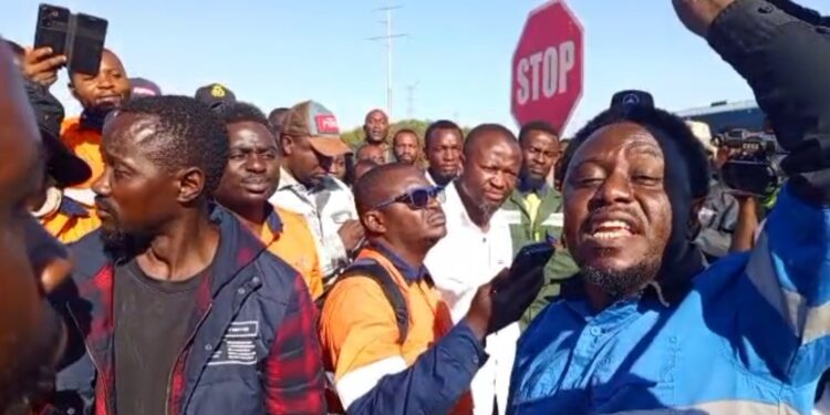 Grève à METALKOL : Pour sabotage des travailleurs, les syndicalistes appellent au départ IMMÉDIAT du Directeur général