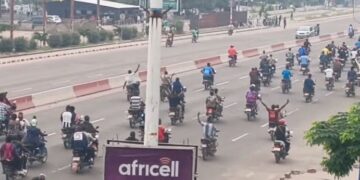 Kinshasa : Des motards  » Wewa  » offrent des courses gratuites pour contrer l’appel à la ville morte