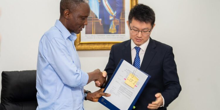 RDC : signature de trois contrats de travaux pour la modernisation de la RN2 et la construction d’un pont sur la rivière Lualaba