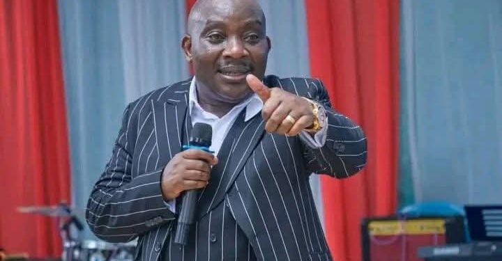 Malgré sa suspension par le CSAC, le pasteur Jules Mulindwa s’endurcit : « Félix Tshisekedi ne commet aucun péché en tuant des opposants »