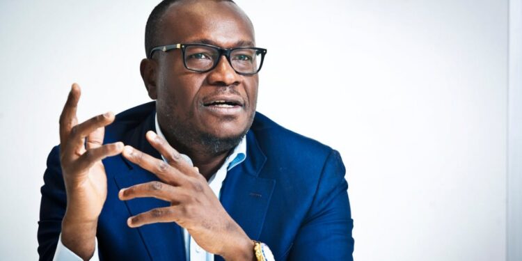 Plainte contre Tshisekedi : Delly Sesanga évoque de nouvelles preuves et annonce un report du dépôt du dossier