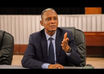 Infrastructures à Kinshasa : John Banza réaffirme la responsabilité des provinces dans la gestion de la voirie urbaine