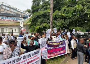 RDC: Coup de gueule des Inspecteurs de travail et contrôleurs devant la Primature, ils réclament l’intégration à la paie régulière