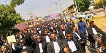 Kasaï-oriental : Les avocats exigent justice après l’agression de leur collègue par un officier FARDC à Mbujimayi