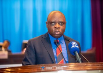Lomami : Le député national Berthos Kabey réclame la construction de l’aéroport de Ntuta et de la RP820 à l’Assemblée nationale