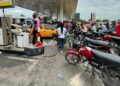 Kinshasa : Le retour des longues files d’attente dans les stations-service inquiète les automobilistes (Constat)