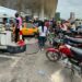 Kinshasa : Le retour des longues files d’attente dans les stations-service inquiète les automobilistes (Constat)
