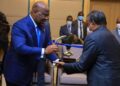 RDC : Félix Tshisekedi décore les professeurs Sulu Maseb&rsquo;a Mwang Stanislas et Jean-Jacques Muyembe