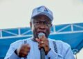 Kinshasa : Devant ses partisans, Augustin Kabuya rejette les résolutions de la CENCO sur la constitution et ordonne qu’on les déchire