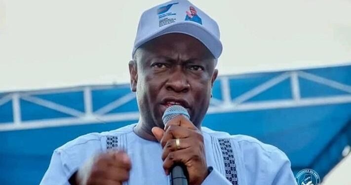 Kinshasa : Devant ses partisans, Augustin Kabuya rejette les résolutions de la CENCO sur la constitution et ordonne qu&rsquo;on les déchire