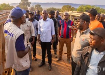 Haut-Lomami : Le ministre des infrastructures John Banza accélère le désenclavement avec la RN1, les ports et l’accès à l’eau potable