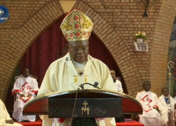 Fridolin Ambongo aux fidèles catholiques : « Méfiez-vous des politiciens »
