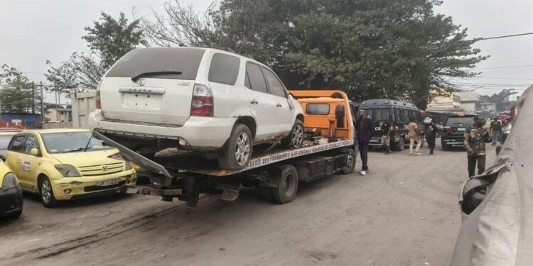 Kinshasa : Le gouvernement annonce l’évacuation d’épaves, kiosques et hangars abandonnés à la maison communale de Bandalungwa