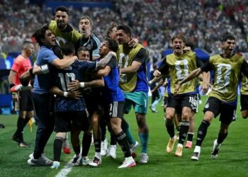 Coupe du Monde FIFA 2026 : L&rsquo;Argentine renverse l&rsquo;Angleterre (2-1) et rêve d&rsquo;un nouveau sacre mondial contre l&rsquo;Espagne