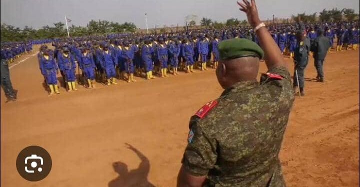 Assainissement de la ville de Kinshasa : Le général Kasongo Kabwik interdit aux bâtisseurs toute violence contre la population
