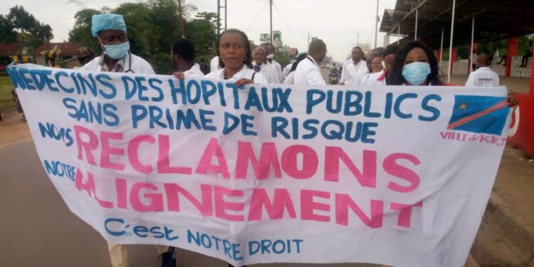 RDC : le gouvernement prévoit l’alignement de 800 médecins à la prime de risque professionnel au T3 2026
