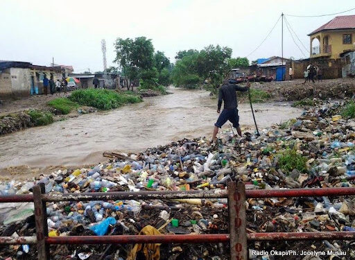 Kinshasa : Dégradé depuis plusieurs années, le pont Ngunza entre en phase de modernisation à Makala