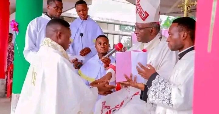 Sankuru : le diacre Robert Bila ordonné prêtre à Lusambo par Mgr Félicien Ntambue