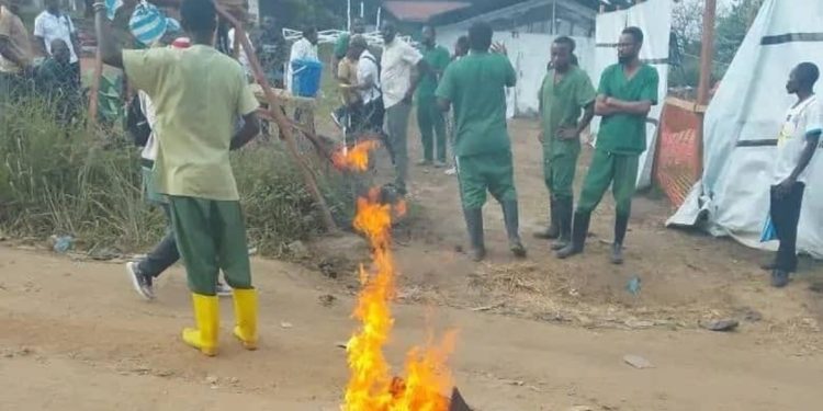 Bunia : les hygiénistes du Centre de Traitement Ebola en grève pour salaires impayés