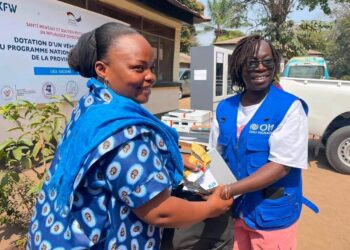 Tanganyika : le Gouverneur Christian Kitungwa dote la direction provinciale du programme national de santé mentale de moyens logistiques pour les zones de santé de Kalemie, Nyemba et Nyunzu.