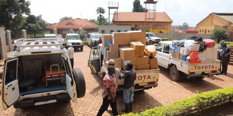 Haut-Uélé : L&rsquo;OMS renforce la riposte contre Ebola avec la remise d’une ambulance et d’équipements sanitaires