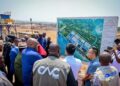 Modernisation des infrastructures au Tanganyika : Jean-Pierre Bemba évalue l&rsquo;avancement des travaux du nouveau port de Kalemie