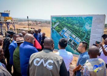 Modernisation des infrastructures au Tanganyika : Jean-Pierre Bemba évalue l&rsquo;avancement des travaux du nouveau port de Kalemie