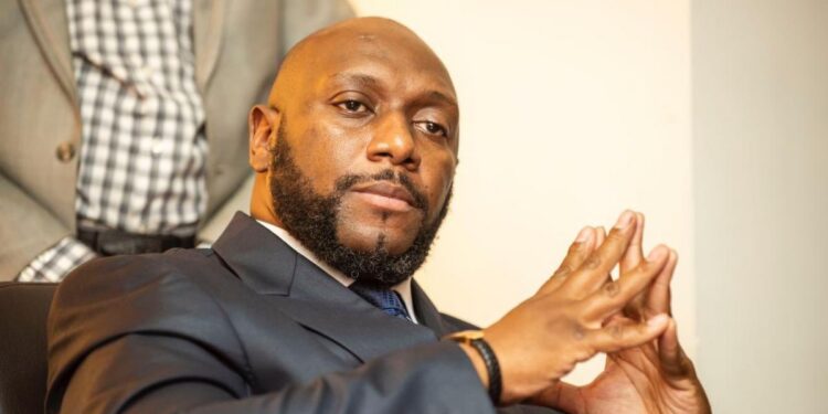 Insécurité à Kinshasa : Le DG de l’ARMP, Claude Kayembe Mbayi, échappe à une tentative d’assassinat à son domicile