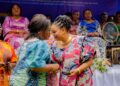 Journée internationale de la femme africaine : Le ministre du Genre décerne le trophée d&rsquo;excellence à Bijoux Mushitu Kat pour son engagement pour la cause de la femme