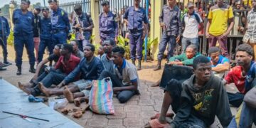 Tshikapa: 13 présumés Kulunas présentés aux autorités avant leur transfert devant la justice