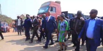 Kasumbalesa : La RDC et la Zambie s’engagent à mettre fin au transbordement illégal